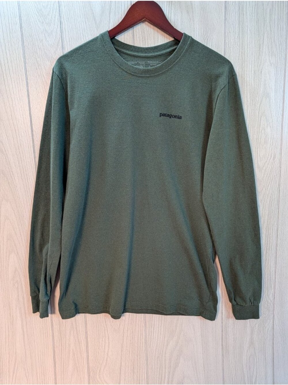 Patagonia Shirt Mens M Green Long Sleeve Responsibili-Tee Logo Graphic Tee